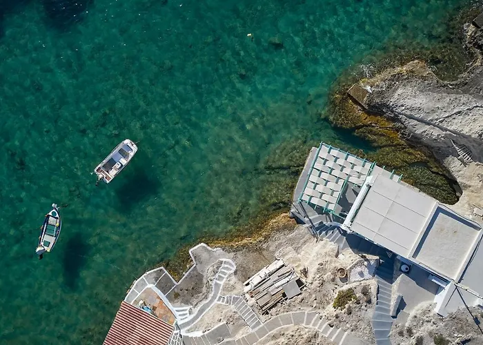 Terra Mare * Αγία Ειρήνη Μήλου